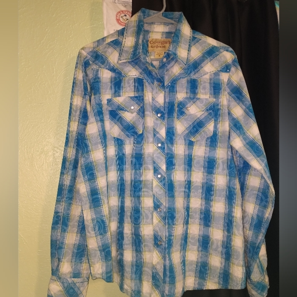 Cowgirl Legend long sleeve Pearl snap button up Collared Shirt.